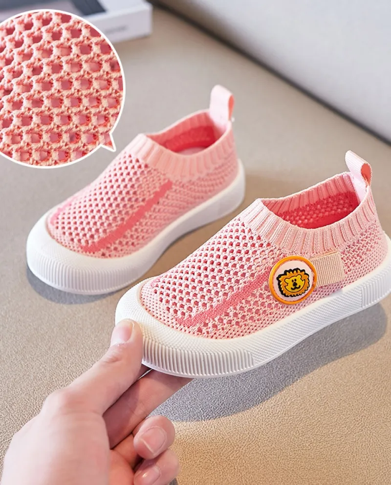 Scarpe da ginnastica slip-on traspiranti in maglia a mosca traspiranti per bambini fresche estive rosa e cachi