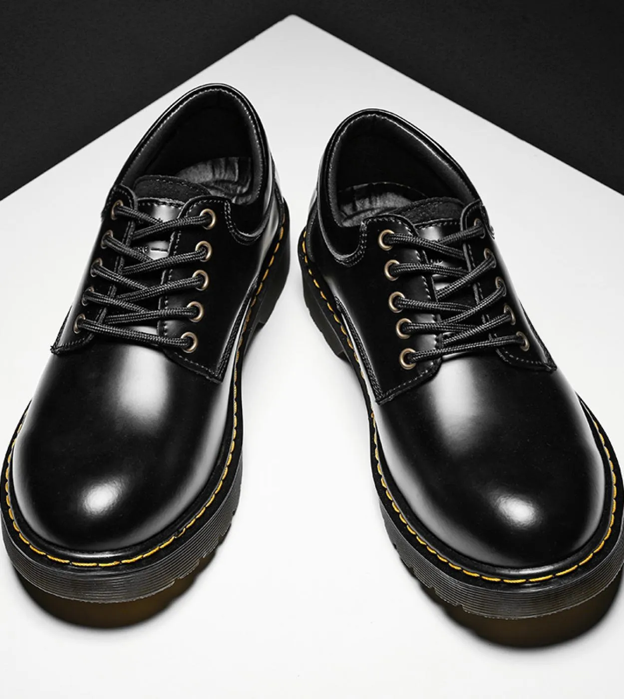Scarpe da uomo in pelle Luxury Trendy Casual Slip On Mocassini formali Mocassini da uomo Scarpe da guida maschili nere italiane