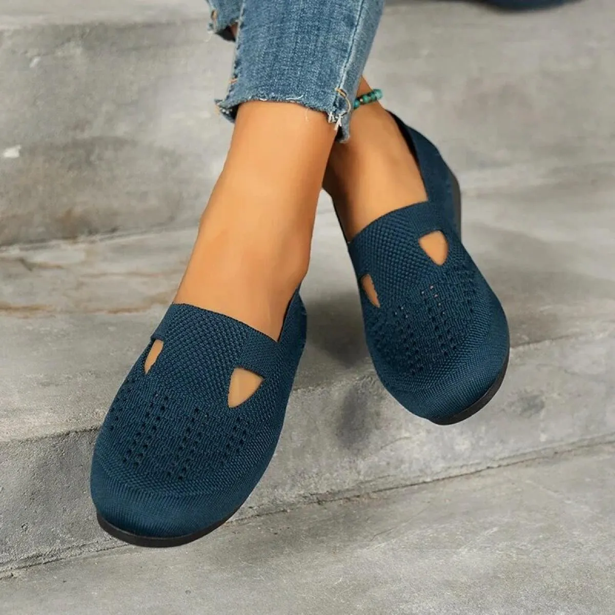 Scarpe nuove da donna Mesh leggere e traspiranti slip on scarpe casual tinta unita scarpe basse versatili a basso aiuto