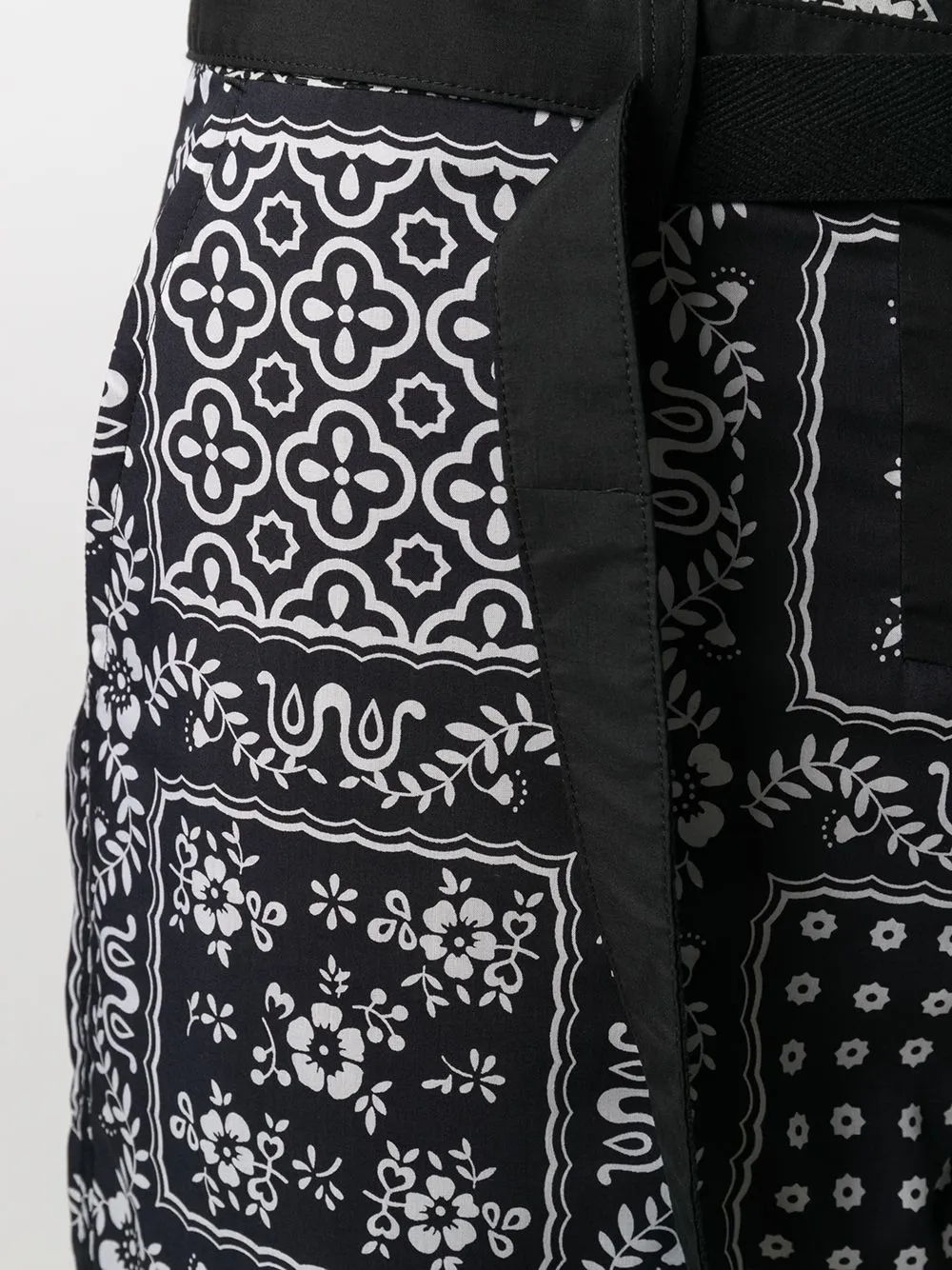 Shorts con stampa e cintura