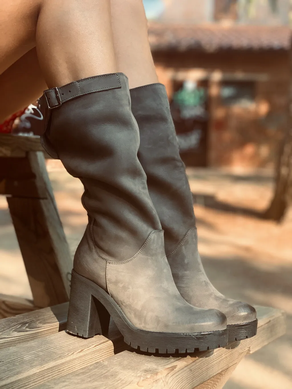 Stivali Donna in Pelle Nabuk Grigi con Tacco Made in Italy