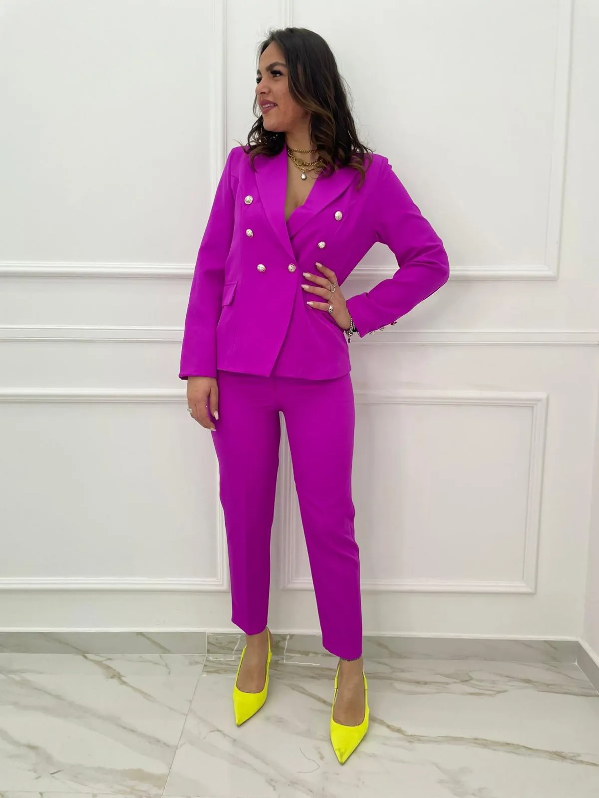 Tailleur con giacca e pantalone a sigaretta