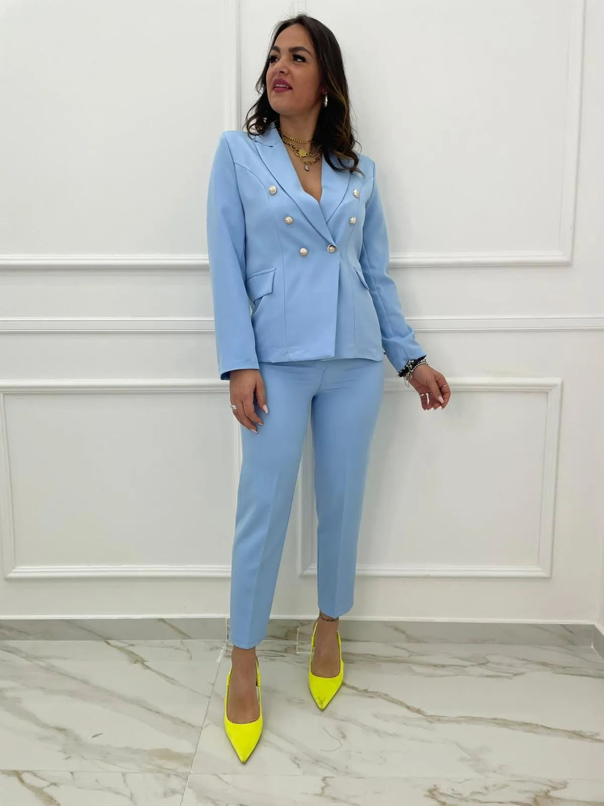Tailleur con giacca e pantalone a sigaretta