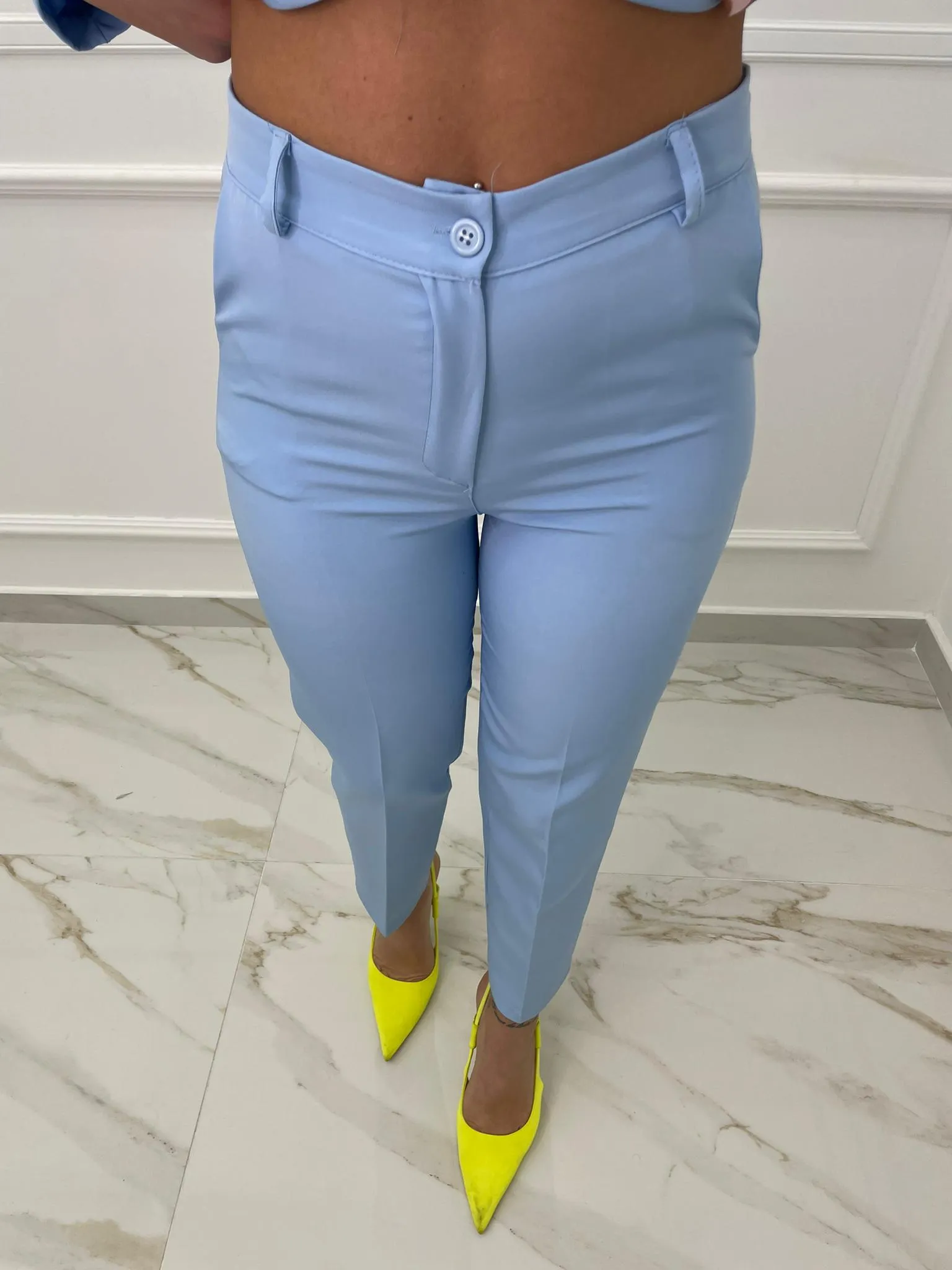 Tailleur con giacca e pantalone a sigaretta